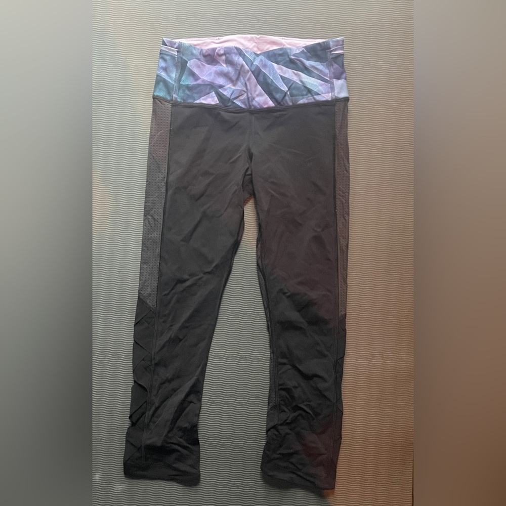 Lululemon Var-City Crop Leggings Black/Pretty Prism Multi Luxtreme